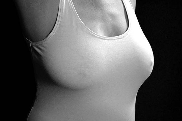 Comment choisir des hauts de mode éthiques : guide pratique pour les femmes